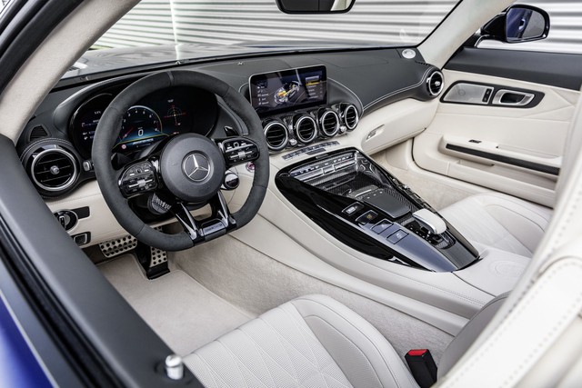 Ra mắt Mercedes-AMG GT R Roadster: Khi thiết kế đỉnh cao hòa làm một với công nghệ hiện đại - Ảnh 4.