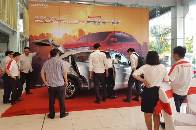 Chính sách mới ban hành, ô tô như Hyundai Santa Fe rẻ hơn tới hàng chục triệu đồng khi tới tay người Việt - Ảnh 1.
