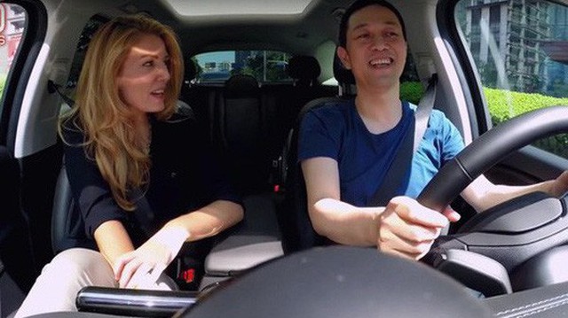 CEO công ty xe hơi điện lớn nhất Trung Quốc: Tesla là "người mẫu cao cấp", còn chúng tôi là "cô hàng xóm"