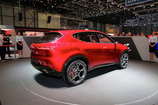Thêm SUV sang cỡ nhỏ cạnh tranh BMW X1: Câu trả lời của người Ý - Ảnh 3. Thêm SUV sang cỡ nhỏ cạnh tranh BMW X1: Câu trả lời của người Ý - Ảnh 3.