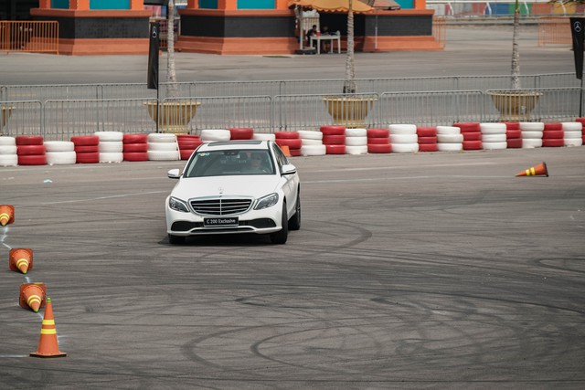 Vì sao Mercedes-Benz C-Class 2019 tự tin lấy khách phổ thông tại Việt Nam? - Ảnh 5. Vì sao Mercedes-Benz C-Class 2019 tự tin lấy khách phổ thông tại Việt Nam? - Ảnh 5.
