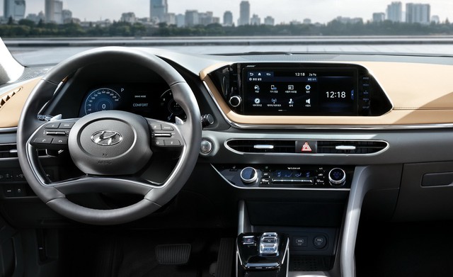 Mới lộ ảnh, Hyundai Sonata thế hệ mới tung thông số hot để đọ Toyota Camry - Ảnh 2.