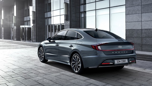 Mới lộ ảnh, Hyundai Sonata thế hệ mới tung thông số hot để đọ Toyota Camry