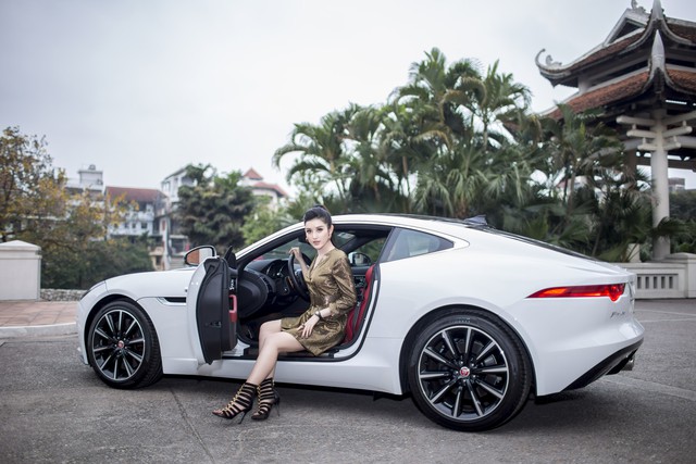 Mới 24 tuổi, Á hậu Huyền My đã sắm riêng cho mình chiếc Jaguar F-Type Coupe giá 6 tỷ đồng - Ảnh 1.