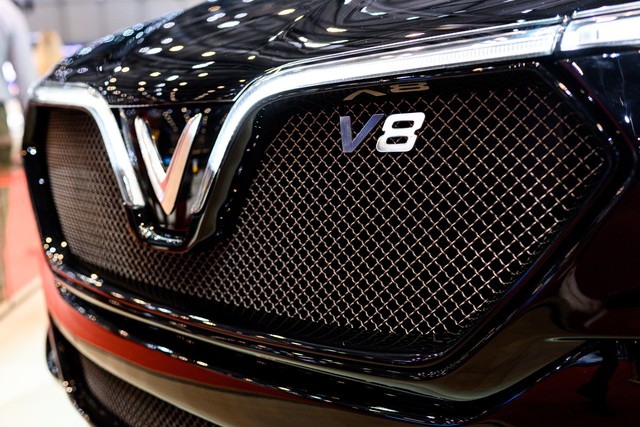 Bóc tách trang bị hàng hiệu trên VinFast Lux V8 vừa ra mắt - Ảnh 4.