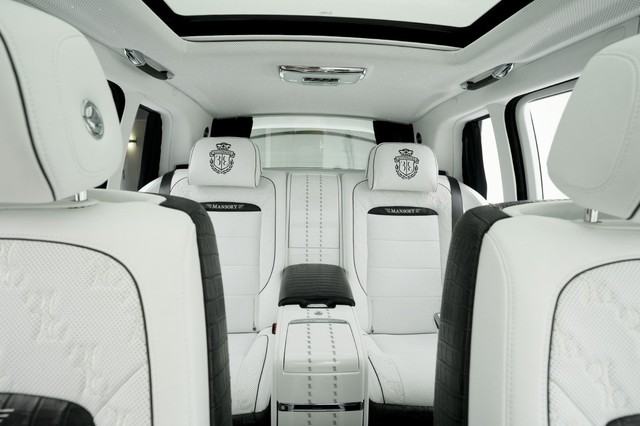 Vừa lộ diện tại Việt Nam, Rolls-Royce Cullinan đã có thêm bản siêu hiếm chỉ dành cho tỷ phú - Ảnh 7. Vừa lộ diện tại Việt Nam, Rolls-Royce Cullinan đã có thêm bản siêu hiếm chỉ dành cho tỷ phú - Ảnh 7.