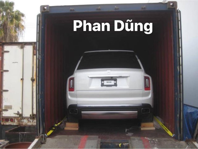 Siêu SUV Rolls-Royce Cullinan lần đầu lộ diện tại Việt Nam - Ảnh 1.