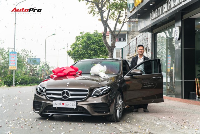 Soái ca Bắc Ninh chi 2,5 tỷ đồng mua Mercedes-Benz E300 AMG tặng vợ nhân ngày 8/3 - Ảnh 1.