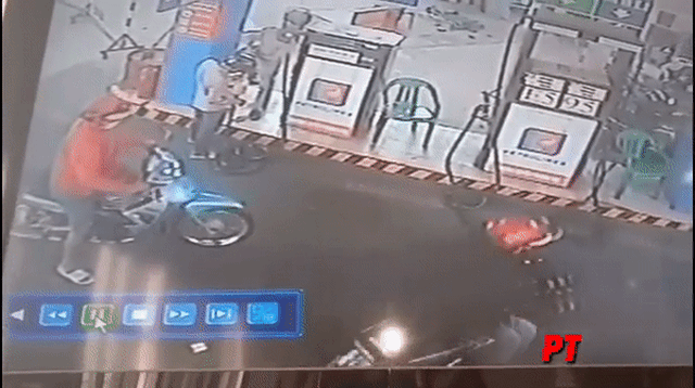 Trộm nổ máy cuỗm xe máy ngay sau lưng, người đàn ông mua xăng xong quay ra, phản ứng bất ngờ
