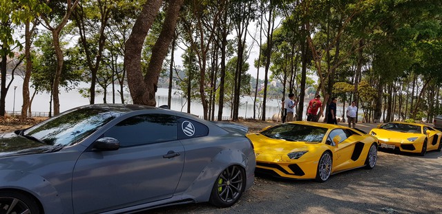 Bộ đôi Lamborghini Aventador cùng loạt mô tô khủng đổ bộ lên Buôn Mê Thuột - Ảnh 9. Bộ đôi Lamborghini Aventador cùng loạt mô tô khủng đổ bộ lên Buôn Mê Thuột - Ảnh 9.