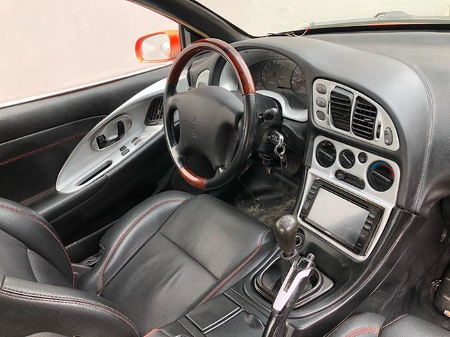 Hồi sinh Mitsubishi Eclipse 24 năm tuổi, thợ máy bán xe giá hơn 200 triệu để lên đời BMW X5 - Ảnh 4. Hồi sinh Mitsubishi Eclipse 24 năm tuổi, thợ máy bán xe giá hơn 200 triệu để lên đời BMW X5 - Ảnh 4.