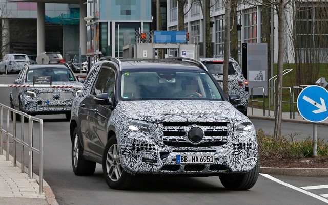 Mercedes-Benz GLS chốt lịch ra mắt: S-Class của SUV đấu BMW X7 - Ảnh 1. Mercedes-Benz GLS chốt lịch ra mắt: S-Class của SUV đấu BMW X7 - Ảnh 1.