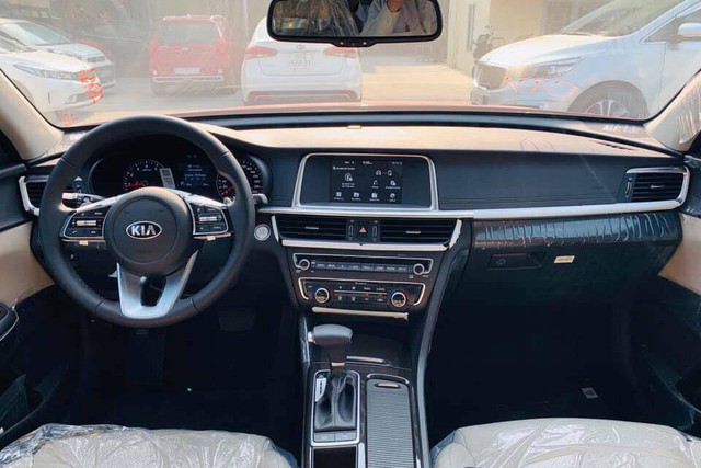 Kia Optima 2019 về đại lý với giá 789 triệu đồng, đón đầu Toyota Camry và Honda Accord sắp ra mắt - Ảnh 2.
