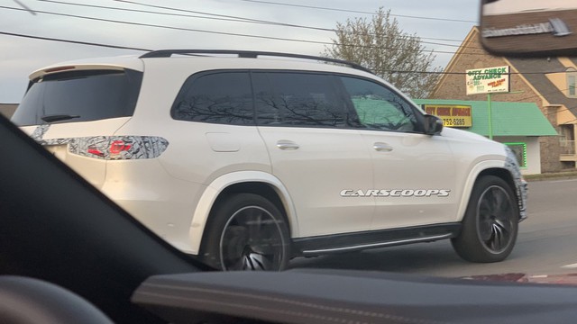 Mercedes-Benz GLS mới lộ diện trần trụi: Bản thường đấu BMW X7, Maybach đấu cả Rolls-Royce Cullinan