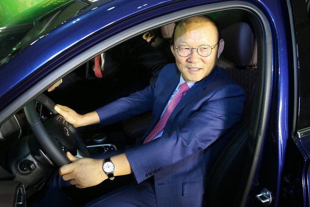 Hyundai Thành Công tặng Santa Fe 2019 cho ông Park Hang-seo - Ảnh 3.