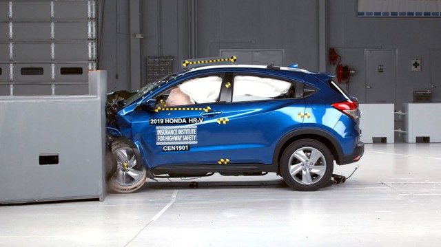 Không có xe mới, Honda mang HR-V nát đầu đi tham dự triển lãm