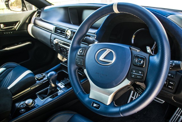 Nội thất gần trăm nút bấm này của xe Lexus liệu có tiện lợi cho người sử dụng? - Ảnh 2.