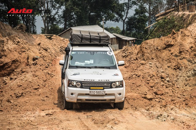 Hành trình từ trái tim lên tới Lai Châu ngày càng nhiều thách thức, đoàn Range Rover phải nâng gầm hết cỡ để vượt qua - Ảnh 1.