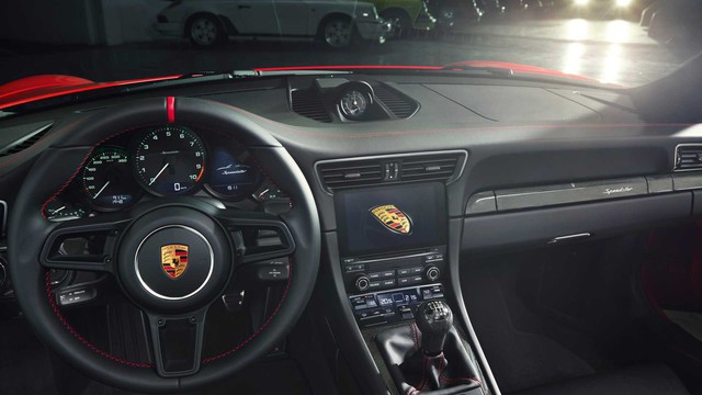 Porsche 911 Speedster 2019: Mui trần hoàn hảo của huyền thoại - Ảnh 2.
