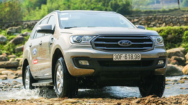 Hai CEO kinh doanh vận tải đánh giá SUV 7 chỗ Ford Everest Ambiente AT