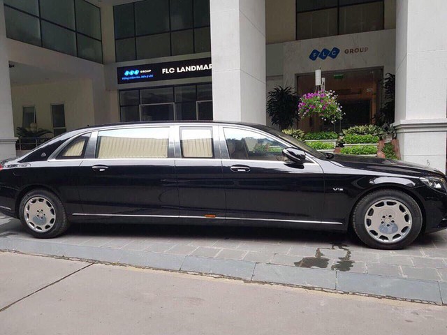 Bắt gặp Mercedes-Maybach S600 Pullman mới tậu của Chủ tịch tập đoàn FLC - Ảnh 1. Bắt gặp Mercedes-Maybach S600 Pullman mới tậu của Chủ tịch tập đoàn FLC - Ảnh 1.
