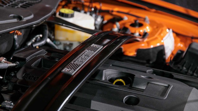Ford Mustang lấy động cơ từ Focus RS, thêm sức mạnh cho dân chơi - Ảnh 1.