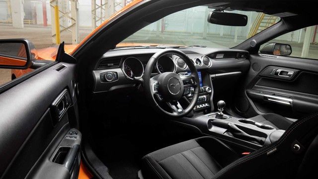 Ford Mustang lấy động cơ từ Focus RS, thêm sức mạnh cho dân chơi - Ảnh 8.