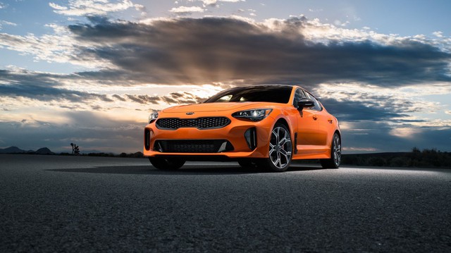 Kia Stinger GTS: Thêm nỗ lực của xe Hàn bình dân trong sân chơi xe thể thao