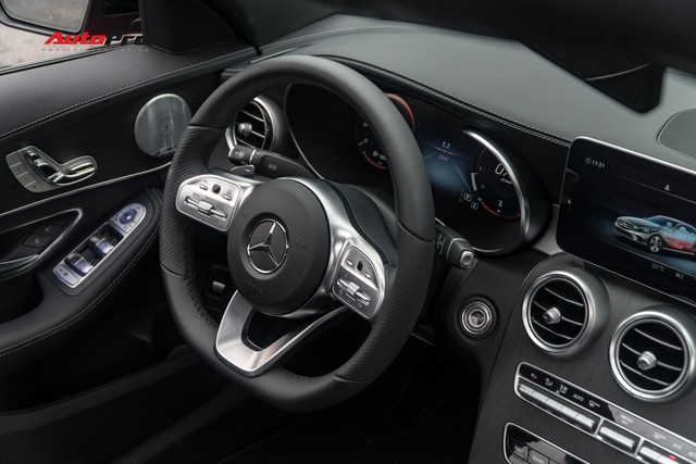 Mới đi 1.000km và bốc biển 10 ngày, đại gia Hà Nội bán lại Mercedes-Benz C300 AMG 2019 với mức giá bất ngờ - Ảnh 7. Mới đi 1.000km và bốc biển 10 ngày, đại gia Hà Nội bán lại Mercedes-Benz C300 AMG 2019 với mức giá bất ngờ - Ảnh 7.