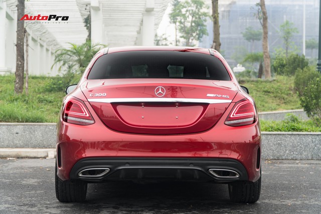 Mới đi 1.000km và bốc biển 10 ngày, đại gia Hà Nội bán lại Mercedes-Benz C300 AMG 2019 với mức giá bất ngờ - Ảnh 4. Mới đi 1.000km và bốc biển 10 ngày, đại gia Hà Nội bán lại Mercedes-Benz C300 AMG 2019 với mức giá bất ngờ - Ảnh 4.