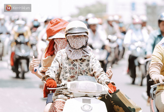 Nỗi niềm chị em Sài Gòn những ngày nóng đổ lửa: Có ai muốn mặc nguyên combo ninja ra đường như thế này đâu! - Ảnh 1.
