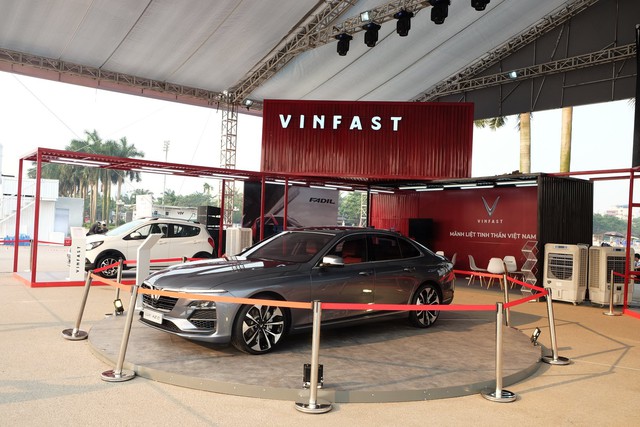 VinFast bắt đầu cho người mua xe chọn ‘option’: Giá hàng trăm triệu đồng nhưng cách làm khác biệt với các hãng xe khác - Ảnh 1.