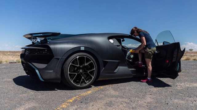 Cách Bugatti thử xe: Cho siêu xe đình đám Divo chạy 250 km/h trong cái nóng 40 độ liên tục không ngừng nghỉ