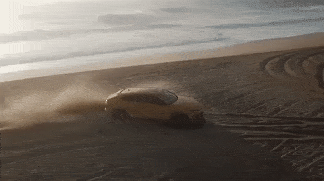Lamborghini Urus khoe tài off-road ấn tượng trên bờ biển
