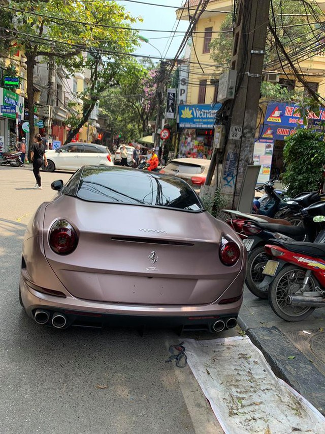 Dân chơi đồng hồ khét tiếng tại Hà Nội đổi màu siêu độc cho Ferrari California T - Ảnh 2.