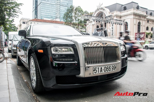Rolls-Royce Ghost của nhà chồng Tăng Thanh Hà tái xuất trên phố Sài Gòn - Ảnh 3.