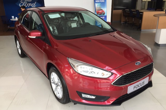 Dọn hàng tồn trước khi ngừng lắp ráp, Ford Focus có giá giảm sốc tại đại lý - Ảnh 1.