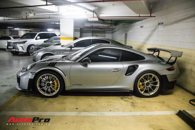 Porsche 911 GT2 RS với gói tuỳ chọn tiền tỷ ra biển trắng tại Sài Gòn, những con số gây chú ý - Ảnh 6. Porsche 911 GT2 RS với gói tuỳ chọn tiền tỷ ra biển trắng tại Sài Gòn, những con số gây chú ý - Ảnh 6.