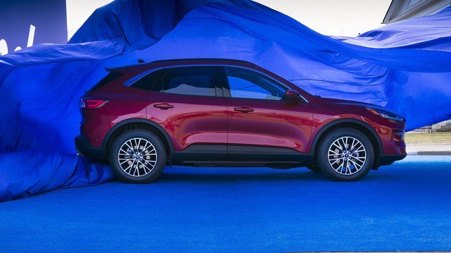 Ra mắt Ford Escape thế hệ mới: Quá nhiều chờ mong về Việt Nam để cạnh tranh Honda CR-V
