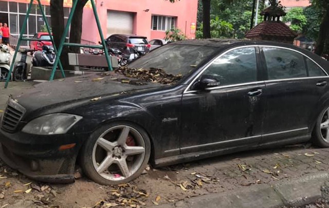 Xót xa hình ảnh xế tiền tỷ Mercedes-AMG S63 bị bỏ hoang tại Hà Nội - Ảnh 3.
