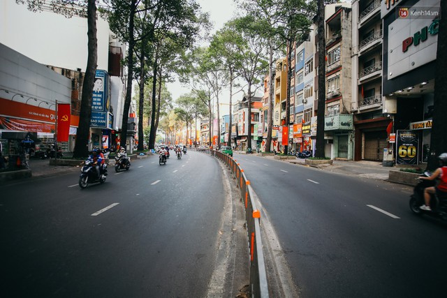 Sài Gòn bình yên lạ thường, đường phố vắng bóng phương tiện trong những ngày nghỉ lễ 30/4 - 1/5 - Ảnh 12.