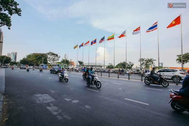 Sài Gòn bình yên lạ thường, đường phố vắng bóng phương tiện trong những ngày nghỉ lễ 30/4 - 1/5 - Ảnh 4.