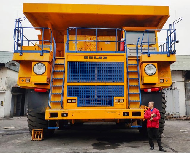 Siêu xe tải BElAZ-75131 giá 35 tỷ đồng đầu tiên về Việt Nam - Ảnh 1.