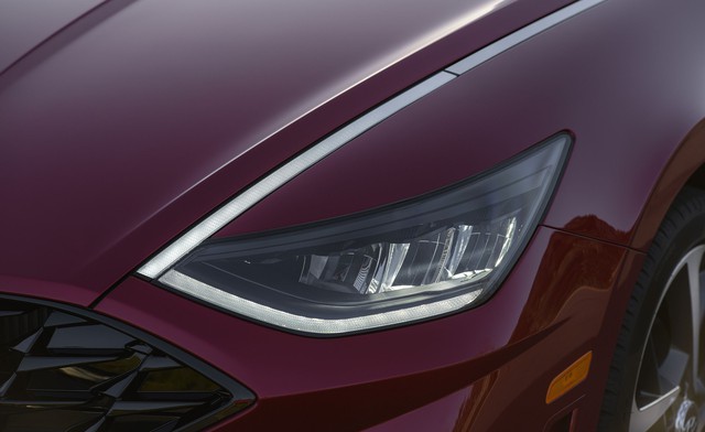 Đánh giá Hyundai Sonata thế hệ mới: Còn khiếm khuyết nhưng đủ sức đấu Toyota Camry tại bất kỳ đâu - Ảnh 3.