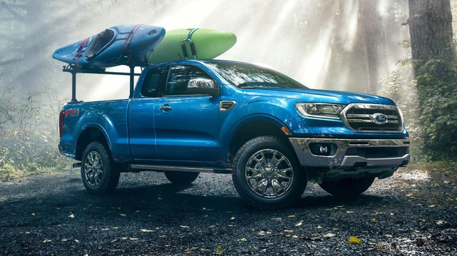 Chuyện lạ khó tin: Ford Ranger mới tinh về Bắc Mỹ bán không lại bán tải Nissan 15 tuổi