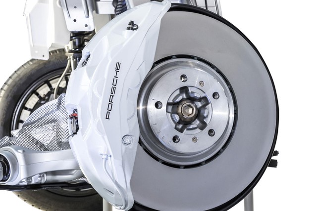 Porsche hé lộ thủ thuật chế tạo phanh mới cho xe hiệu suất cao - Ảnh 2. Porsche hé lộ thủ thuật chế tạo phanh mới cho xe hiệu suất cao - Ảnh 2.