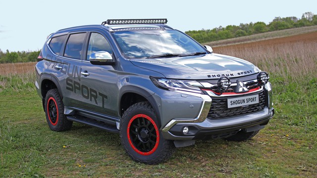 Mitsubishi Pajero Sport SVP - SUV 7 chỗ độ chính hãng cho dân chơi