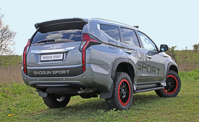 Mitsubishi Pajero Sport SVP - SUV 7 chỗ độ chính hãng cho dân chơi - Ảnh 2. Mitsubishi Pajero Sport SVP - SUV 7 chỗ độ chính hãng cho dân chơi - Ảnh 2.