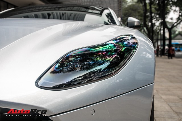 Aston Martin DB11 V8 của đại gia Vũng Tàu ra biển số gánh, tái xuất với diện mạo mới - Ảnh 5. Aston Martin DB11 V8 của đại gia Vũng Tàu ra biển số gánh, tái xuất với diện mạo mới - Ảnh 5.