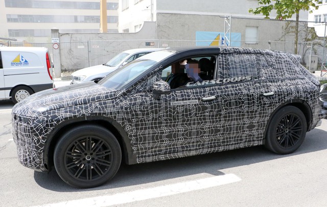 SUV BMW ra mắt năm sau lộ táp lô vô cùng dị - Ảnh 3.